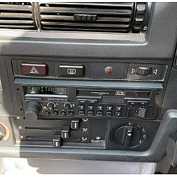 Blaupunkt Bremen SQR 46 DAB - Retro 80's Style Classic Car Stereo BMW E30 With Aerial Blaupunkt Bremen SQR 46 DAB - Retro 80's Style Classic Car Stereo BMW E30 With Aerial