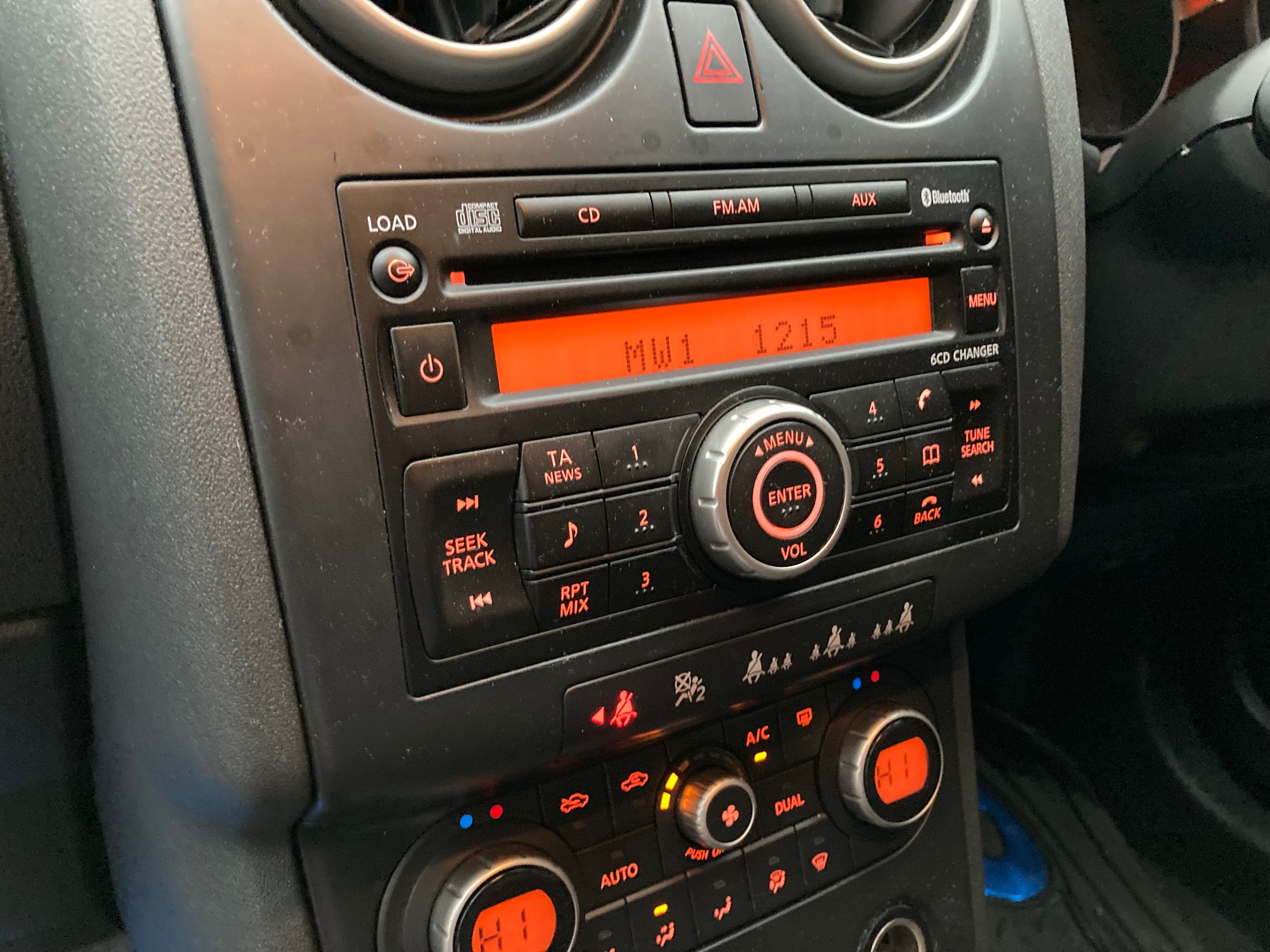 Nissan Qashqai 2007 - 2013 DAB / Bluetooth / FM / USB Double Din Car Stereo Kit (Supplied and Fitted)