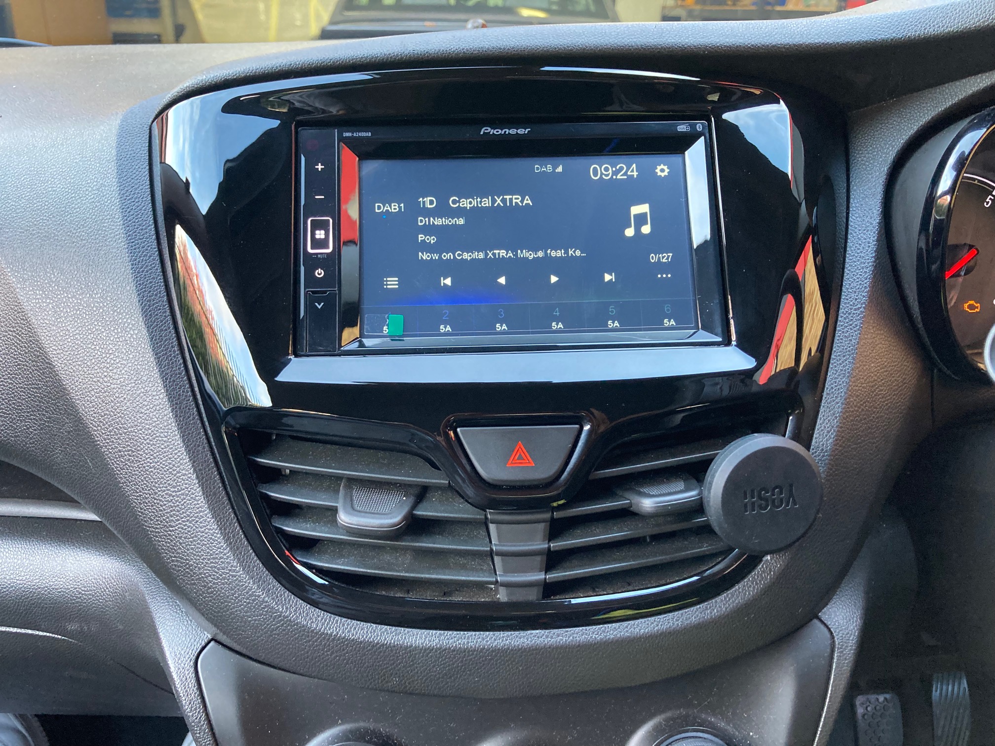 Vauxhall Viva 2015-2019 DAB / Bluetooth / Weblink / USB / Touchscreen Upgrade kit (Supplied and Fitted)