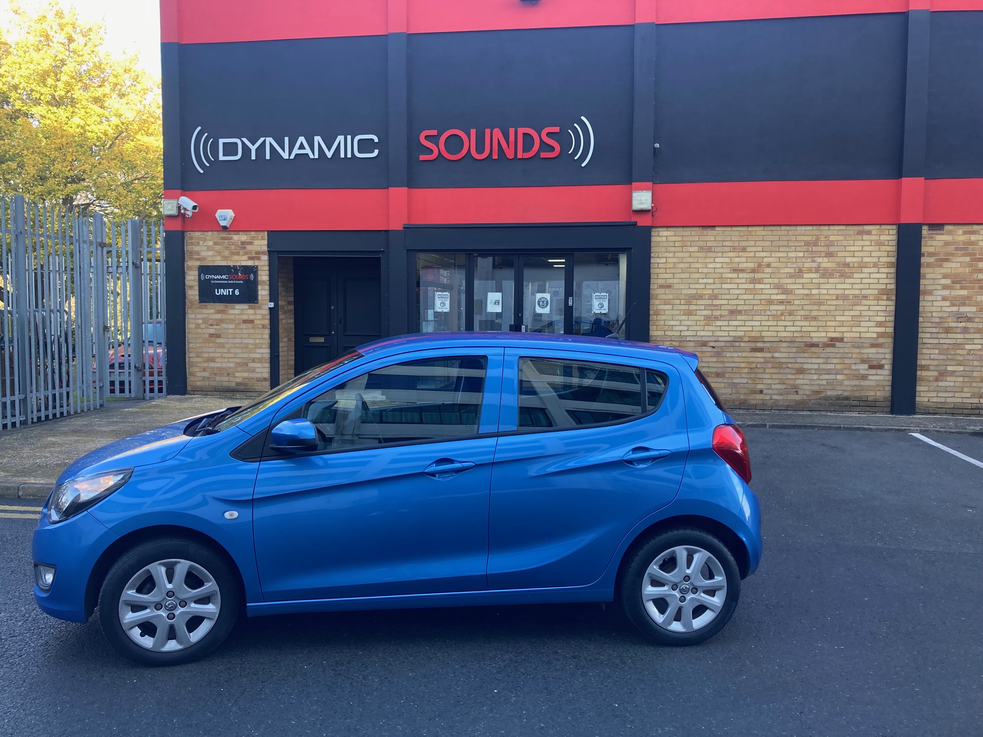 Vauxhall Viva 2015-2019 DAB / Bluetooth / Weblink / USB / Upgrade kit (Supplied and Fitted)